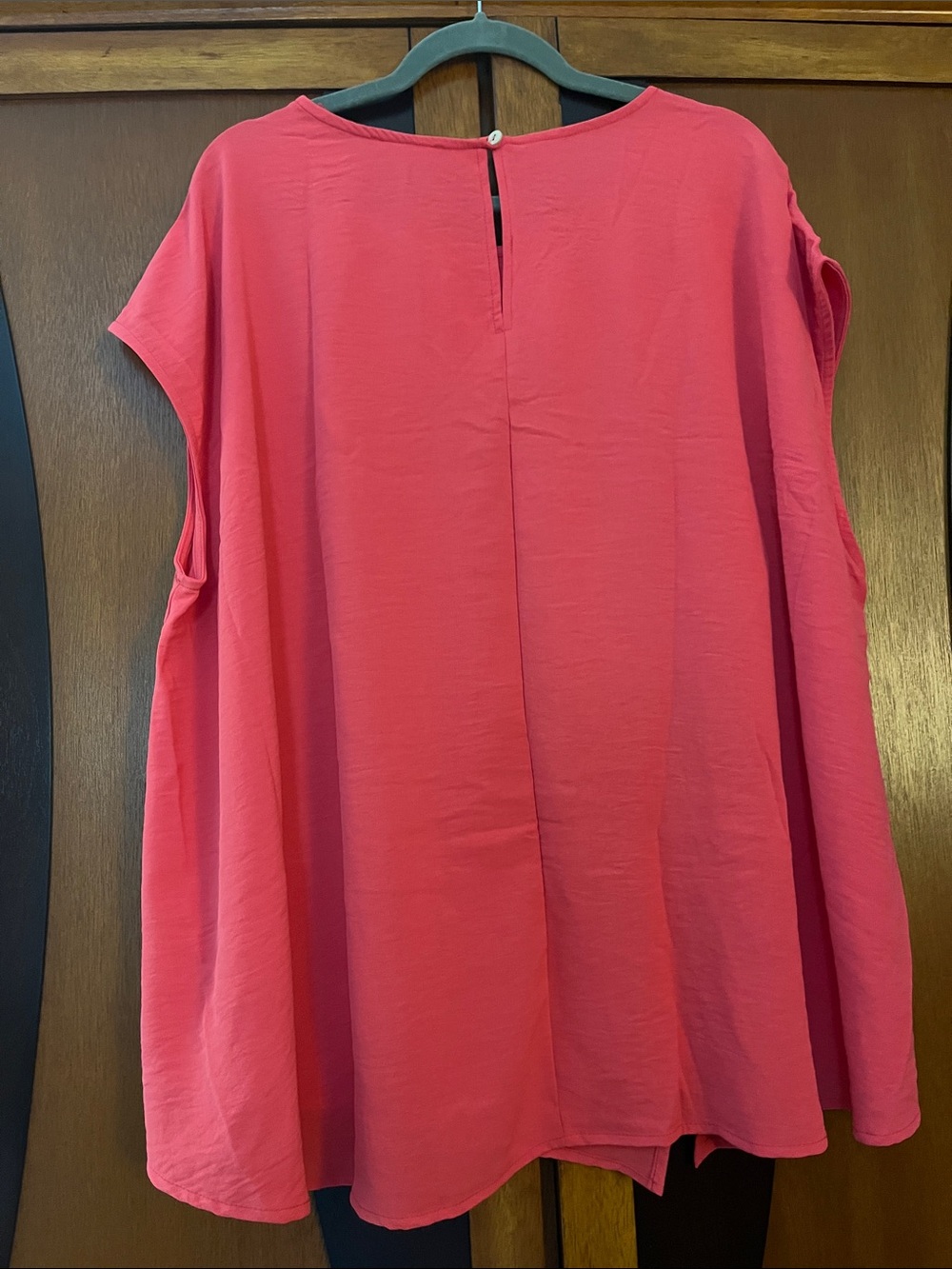 NWOTEasel Bright Pink Scoop Neck Tunic w/Bound Cap Sleeves-Front Off-Center Slit - Picture 3 of 6